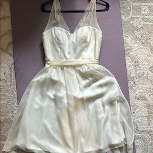 Elegant White Sleeveless Dress